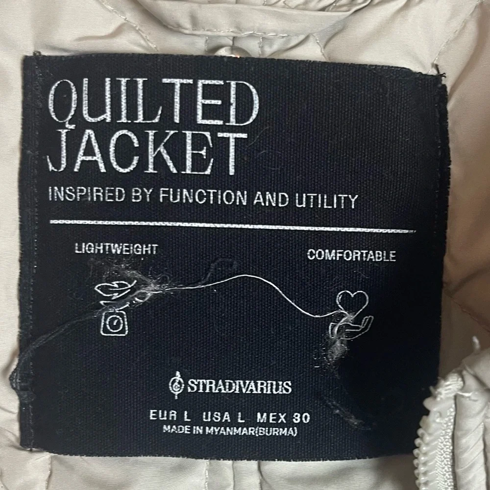 Stradivarius jacket quilted cropped fully zip chic Size Large‎ T19